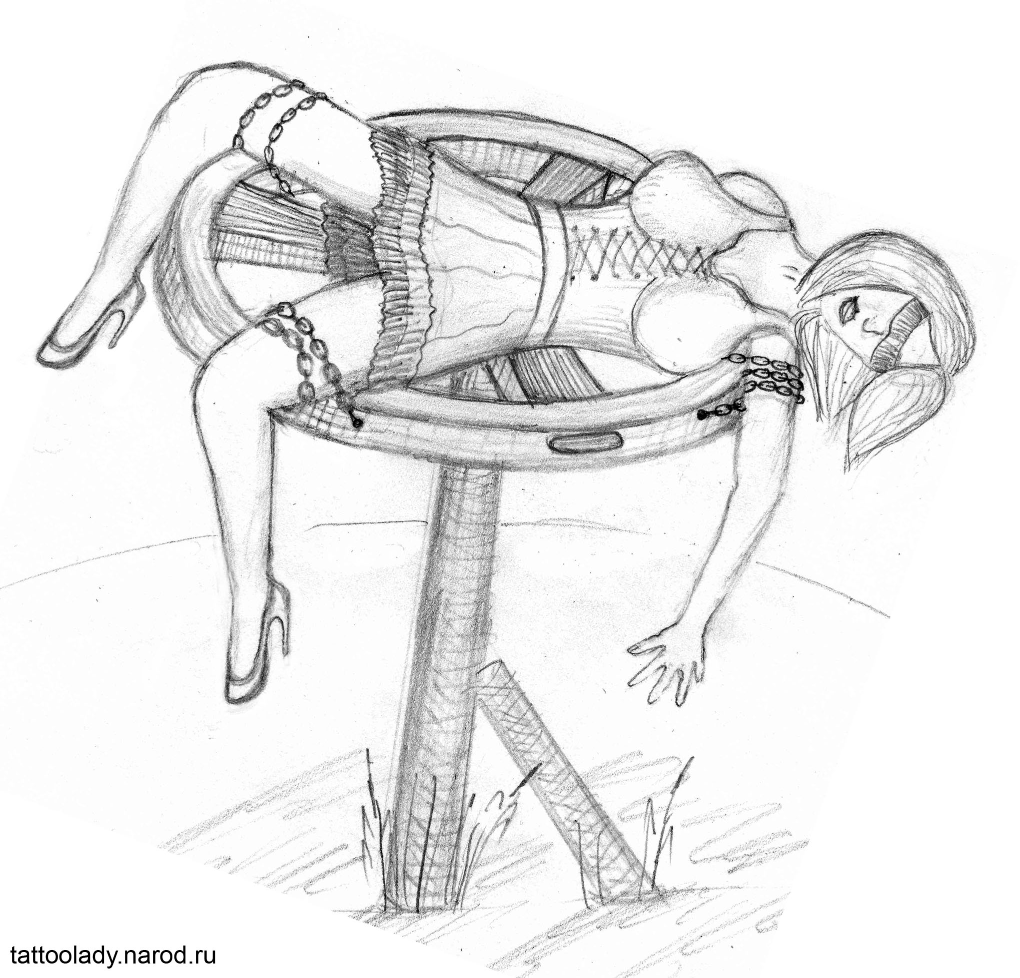 Девушка распятая на колесе